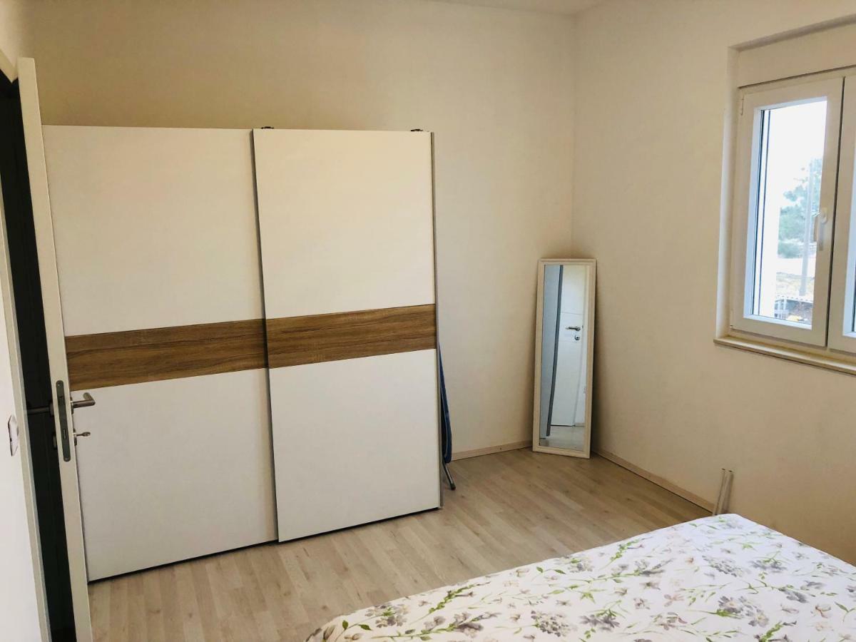 Apartman Petar Ražanac Екстериор снимка